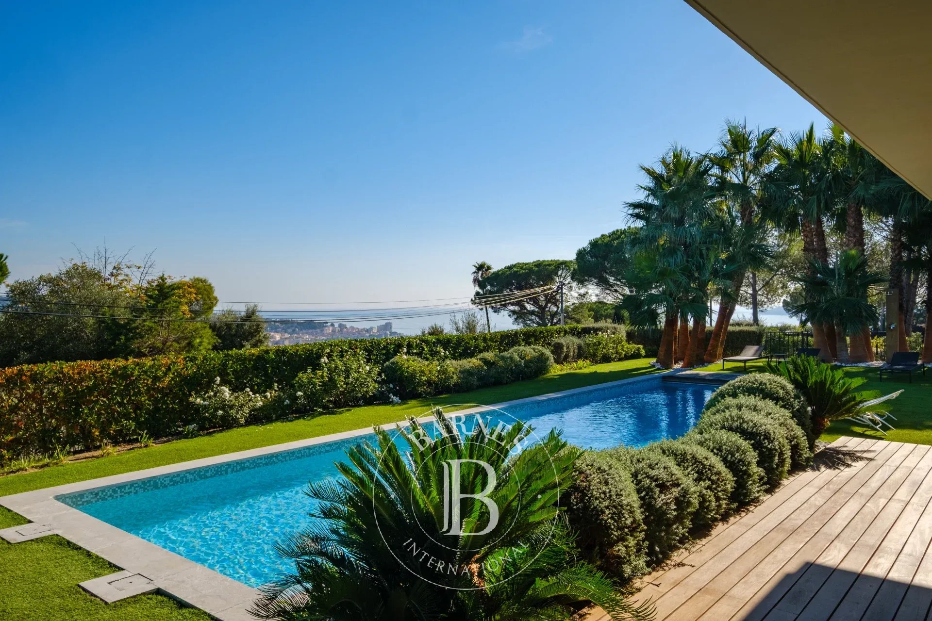 SAINTE-MAXIME | VILLA CONTEMPORAINE AVEC VUE MER | DOMAINE PRIVE |  PISCINE |  GARAGE