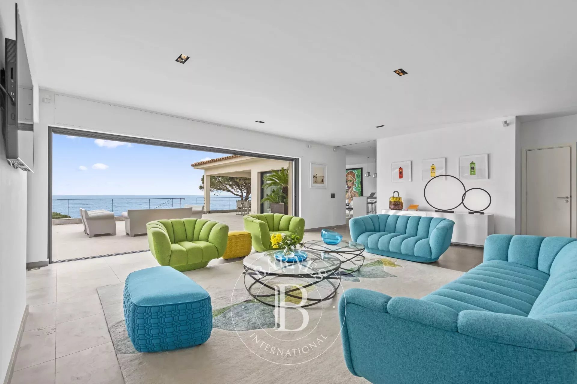 SAINTE-MAXIME  -VILLA MODERNE - VUE MER ET PROCHE PLAGE