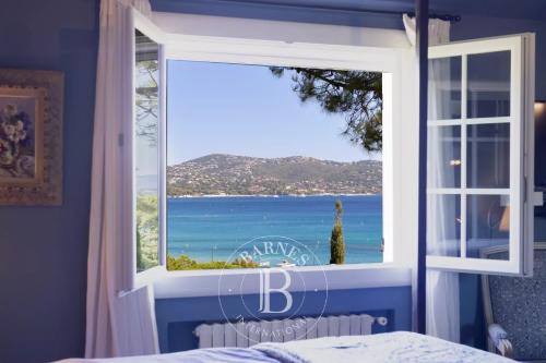 SAINTE-MAXIME – PROCHE PLAGE – TERRAIN DE 7 800 M² – VUE MER – FORT POTENTIEL DE DÉVELOPPEMENT