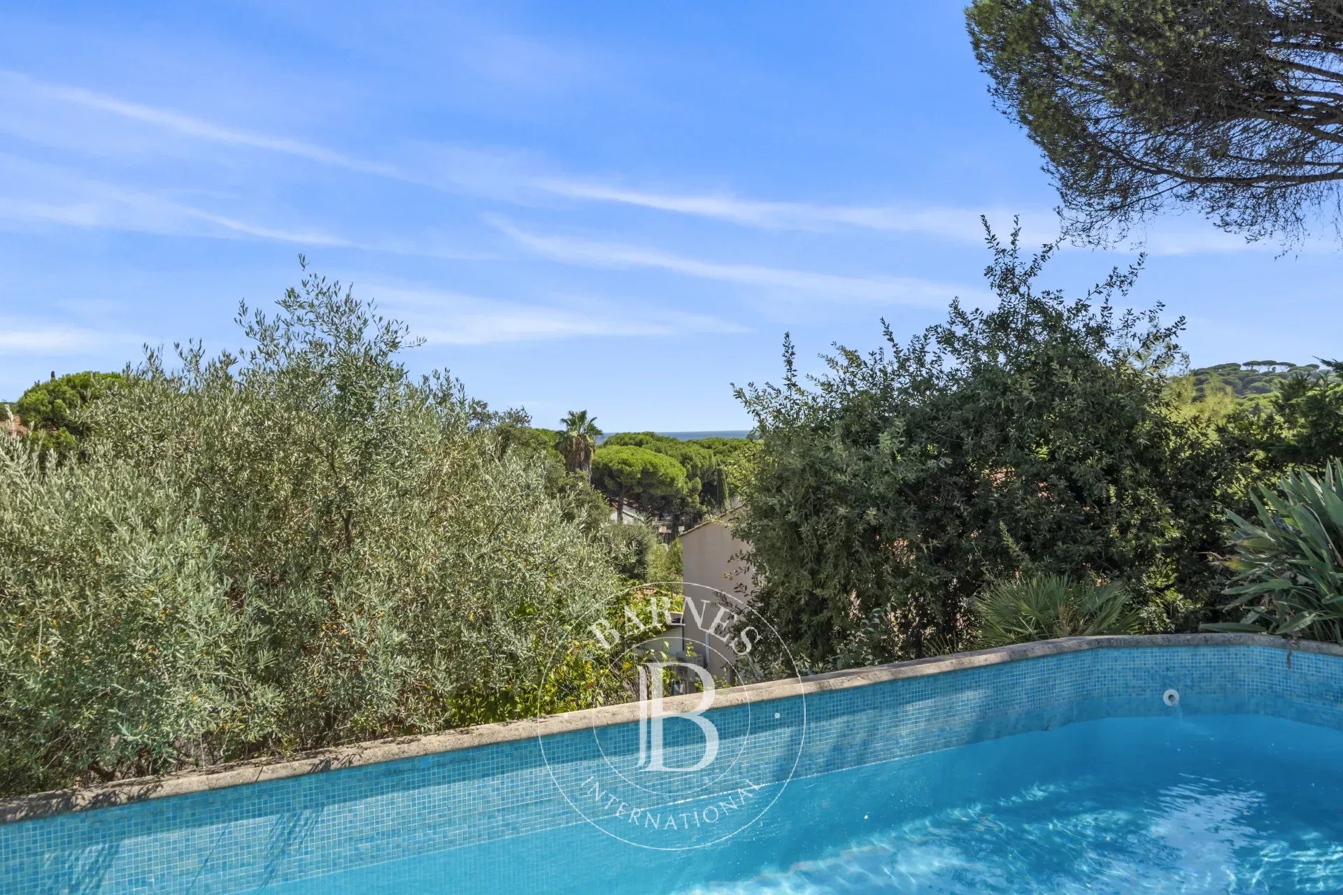 SAINTE-MAXIME - VILLA RÉNOVÉE - STUDIOS - PISCINE