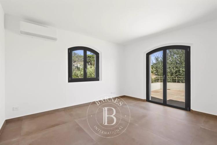 SAINTE-MAXIME - VILLA RÉNOVÉE - STUDIOS - PISCINE