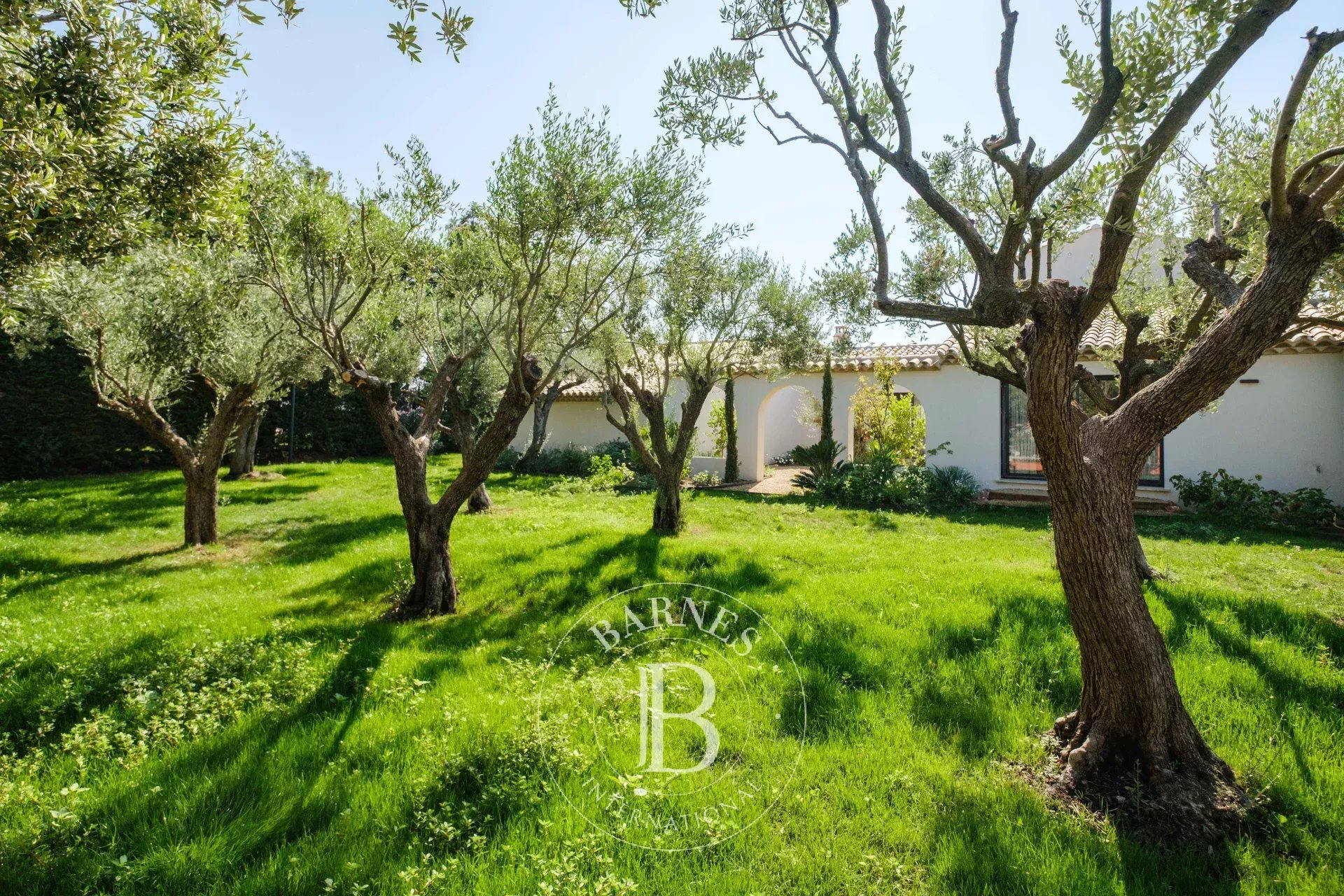 EXCLUSIVITÉ - SAINTE-MAXIME - DOMAINE RÉSIDENTIEL - VILLA VUE MER - PISCINE