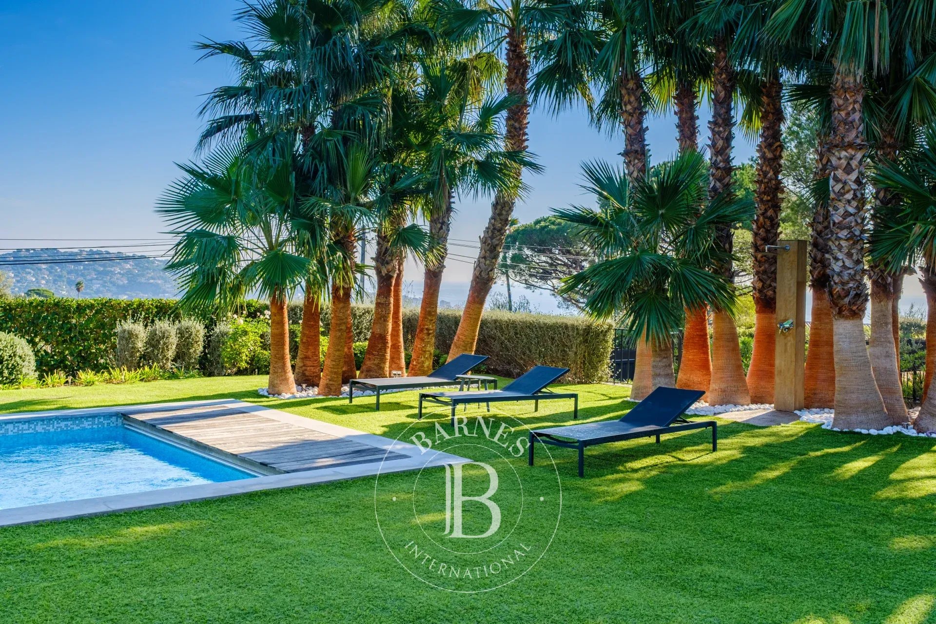 SAINTE-MAXIME | VILLA CONTEMPORAINE AVEC VUE MER | DOMAINE PRIVE |  PISCINE |  GARAGE