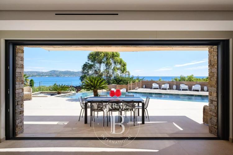 EXCLUSIVITÉ - SAINTE-MAXIME - VILLA  - 5 CH - PISCINE - VUE MER