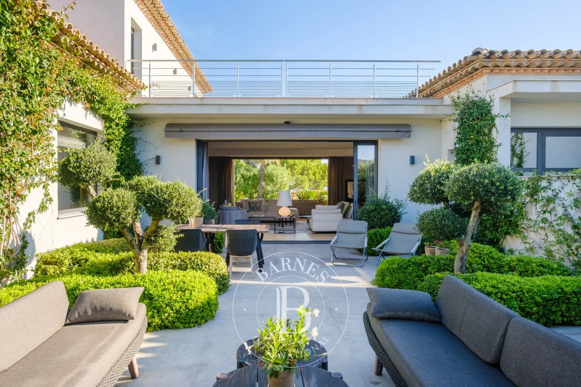 SAINTE-MAXIME | VILLA CONTEMPORAINE AVEC VUE MER | DOMAINE PRIVE |  PISCINE |  GARAGE