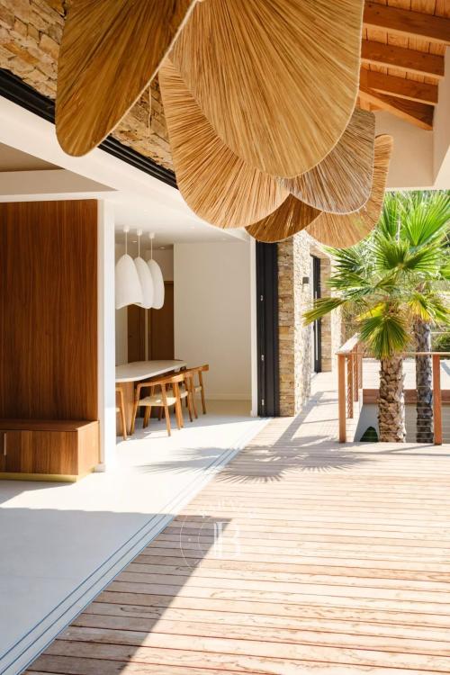 SAINTE-MAXIME - VILLA - AU COEUR D'UN DOMAINE PRIVÉ