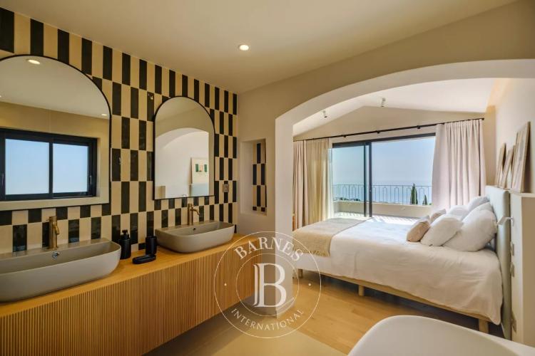 EXCLUSIVITÉ - SAINTE-MAXIME - DOMAINE RÉSIDENTIEL - VILLA VUE MER - PISCINE