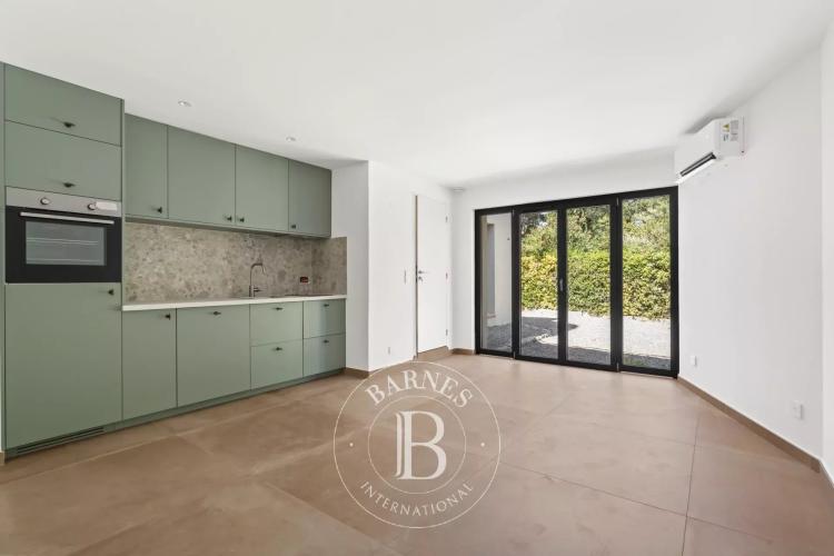 SAINTE-MAXIME - VILLA RÉNOVÉE - STUDIOS - PISCINE