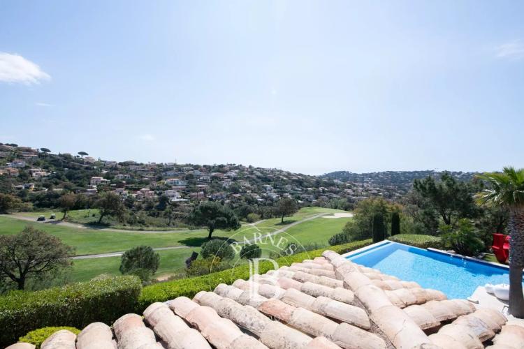 SAINTE-MAXIME - VILLA EN BORDURE DE GOLF - CALME - PISCINE