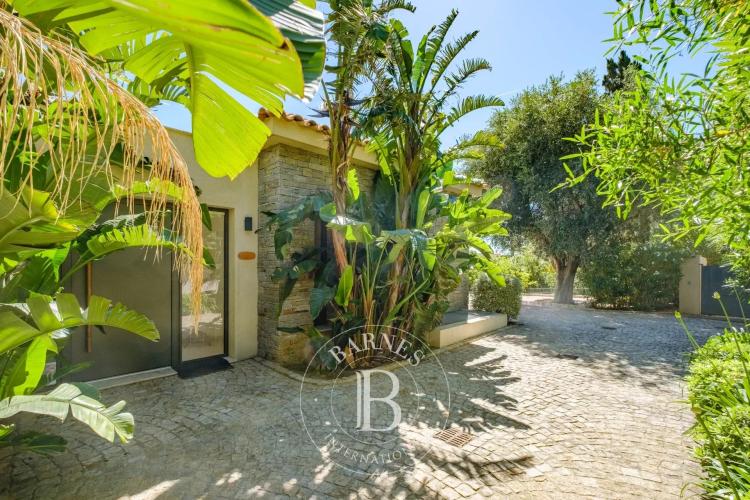 EXCLUSIVITÉ - SAINTE-MAXIME - VILLA  - 5 CHAMBRES - PISCINE - VUE MER