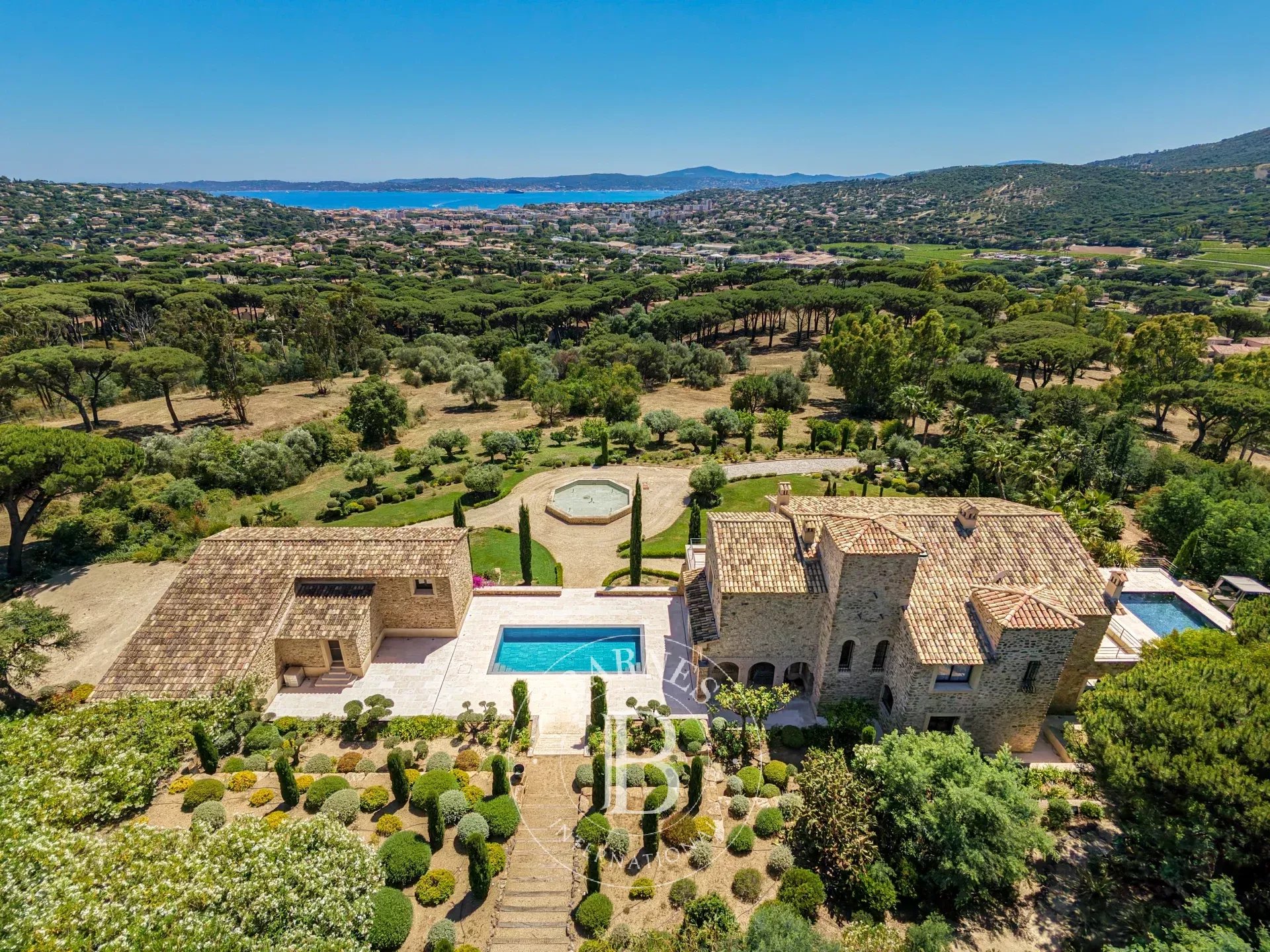 LOCATION SAISONNIÈRE - SAINTE-MAXIME - PROPRIÉTÉ D'EXCEPTION