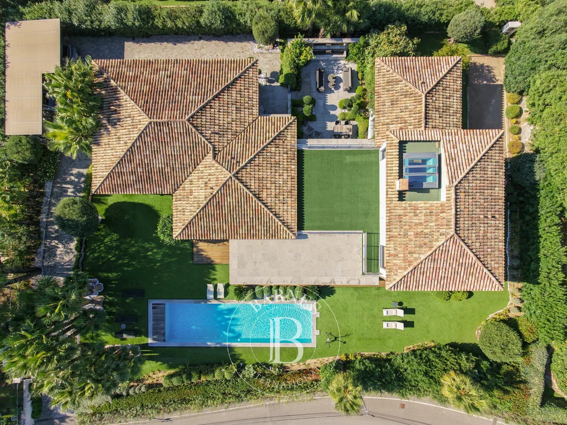 SAINTE-MAXIME | VILLA CONTEMPORAINE AVEC VUE MER | DOMAINE PRIVE |  PISCINE |  GARAGE