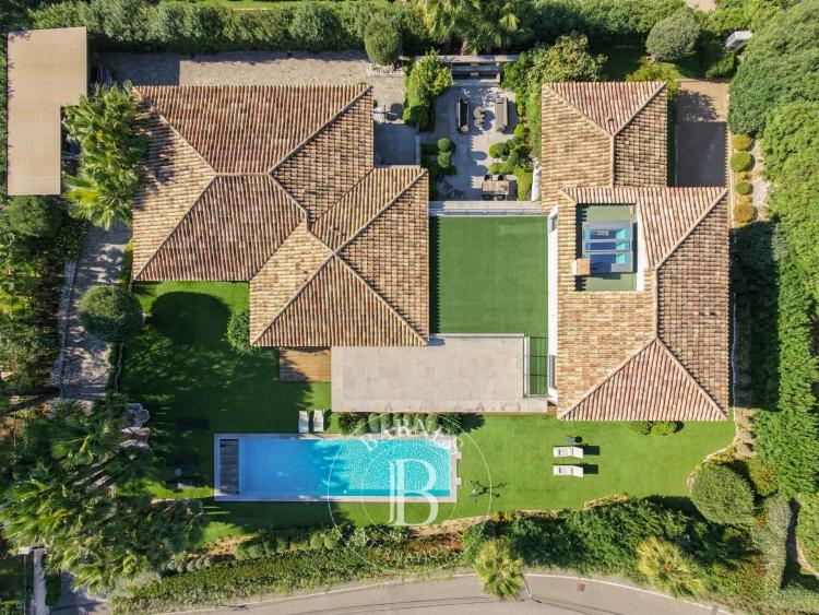 SAINTE-MAXIME | VILLA CONTEMPORAINE AVEC VUE MER | DOMAINE PRIVE |  PISCINE |  GARAGE