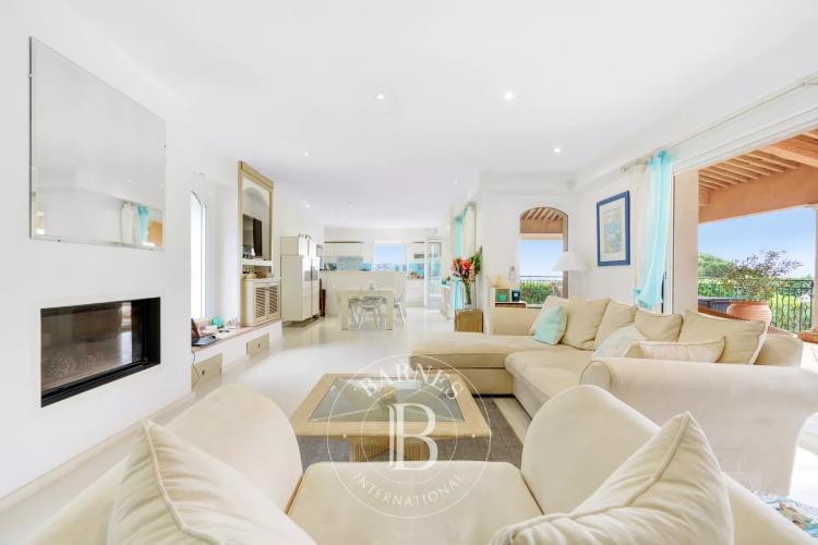 SAINTE-MAXIME - VILLA PROVENÇALE DE PLAIN-PIED - VUE MER - DOMAINE PRIVÉ