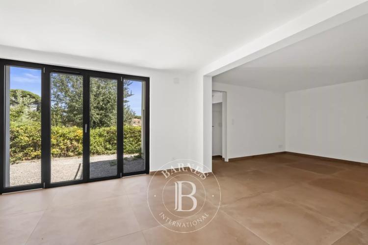 SAINTE-MAXIME - VILLA RÉNOVÉE - STUDIOS - PISCINE