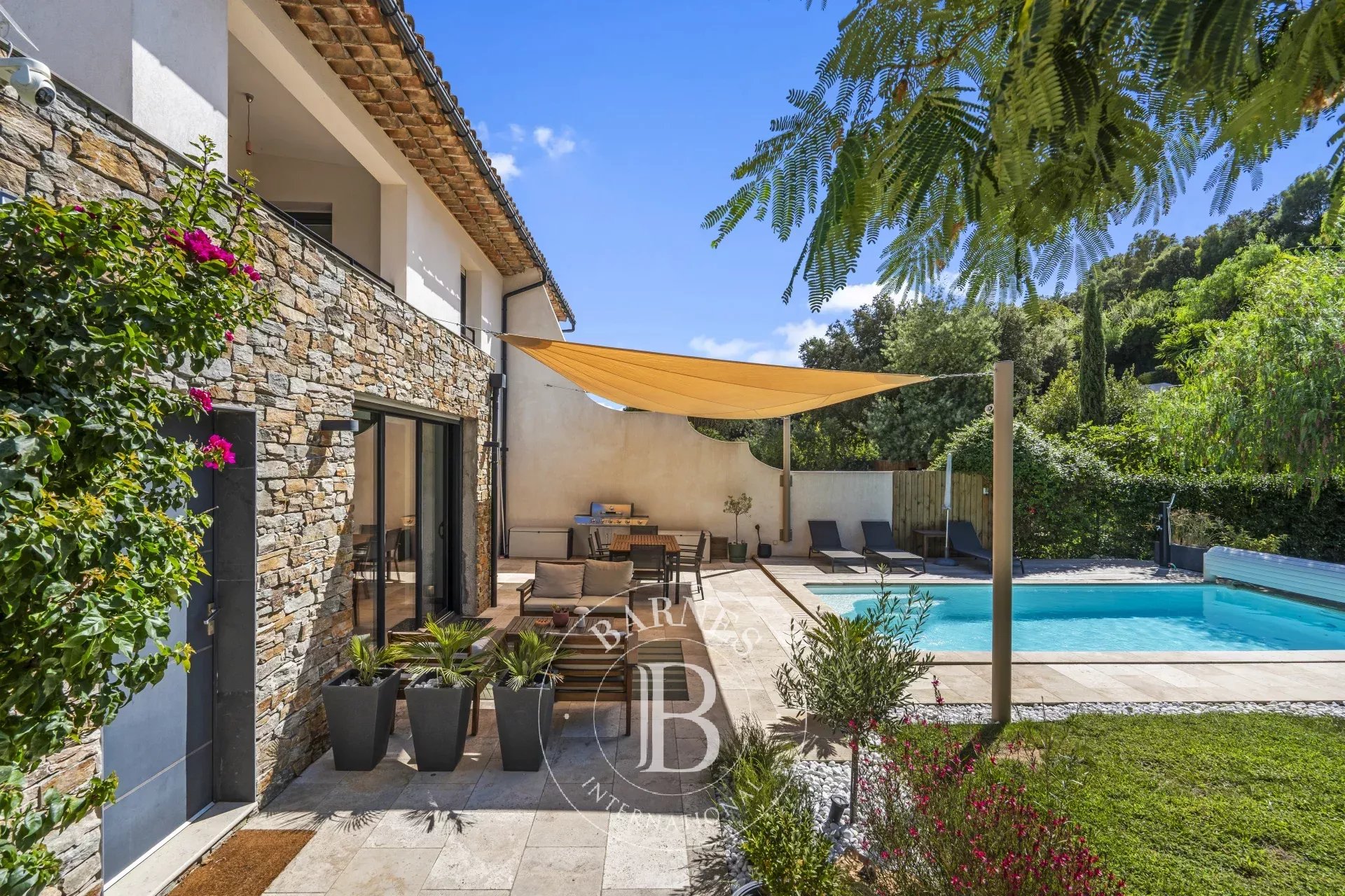 SAINTE-MAXIME - VILLA RÉNOVÉE - PISCINE - PROCHE PLAGES