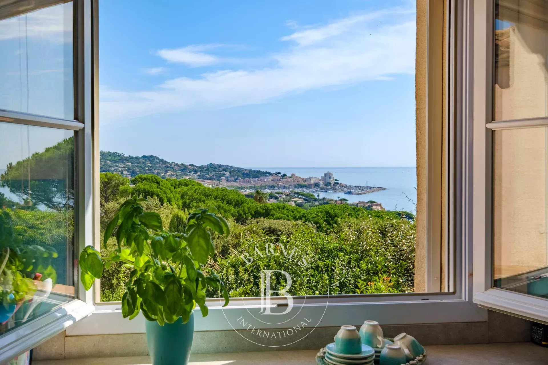 SAINTE-MAXIME - VILLA PROVENÇALE DE PLAIN-PIED - VUE MER - DOMAINE PRIVÉ