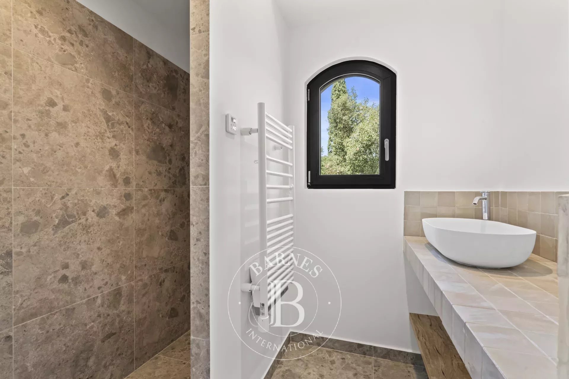 SAINTE-MAXIME - VILLA RÉNOVÉE - STUDIOS - PISCINE
