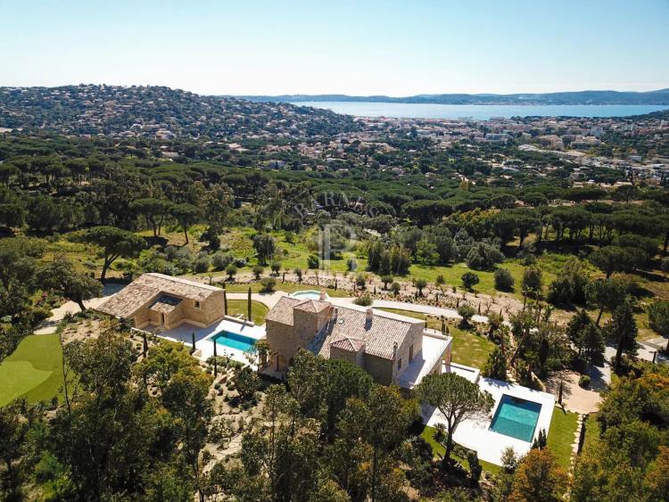 GOLFE DE SAINT-TROPEZ  - PROPRIÉTÉ UNIQUE - 2 PISCINES - 4.8 HECTARES