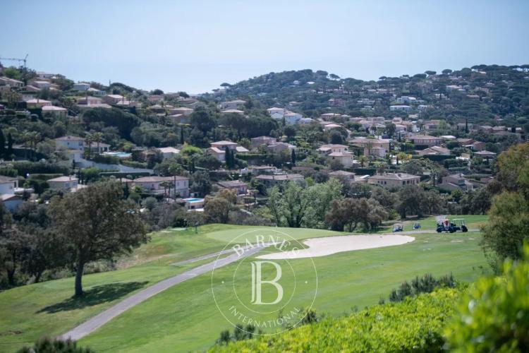 SAINTE-MAXIME - VILLA EN BORDURE DE GOLF - CALME - PISCINE