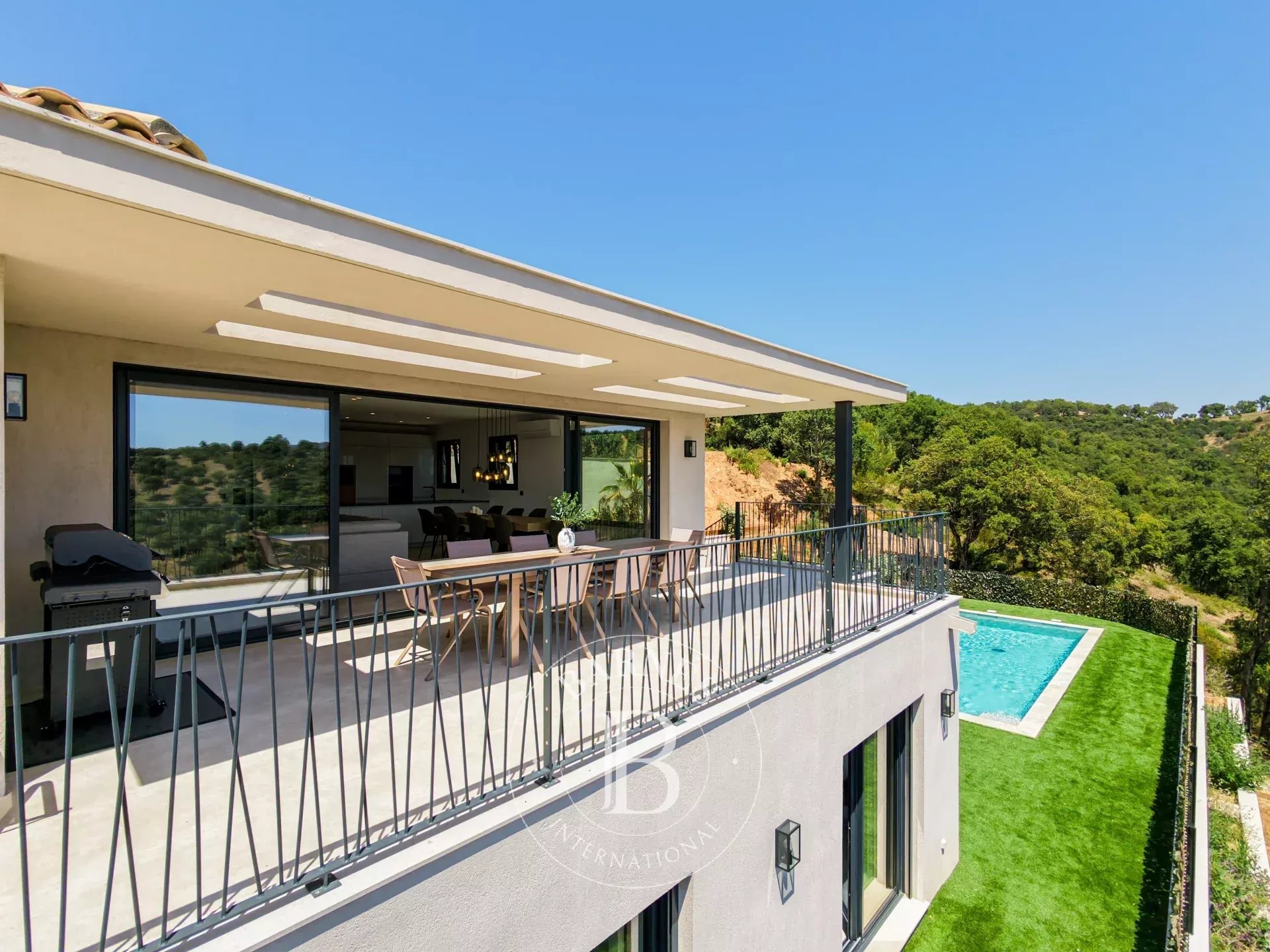 SAINTE-MAXIME - Villa - Piscine - Garage - 5 Chambres