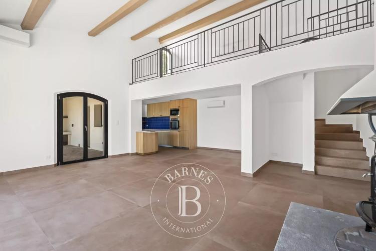SAINTE-MAXIME - VILLA RÉNOVÉE - STUDIOS - PISCINE