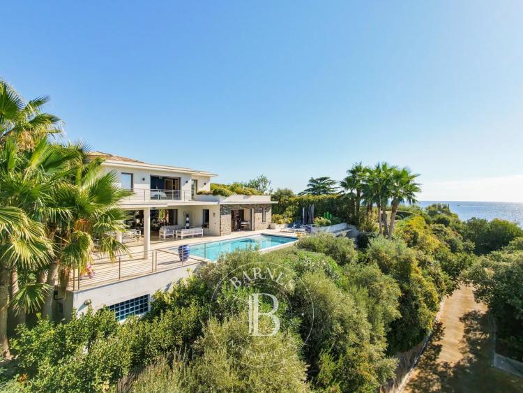 SAINTE-MAXIME - BELLE PROPRIÉTÉ - 5 CHAMBRES EN SUITE - PISCINE À DÉBORDEMENT - GARAGE DOUBLE
