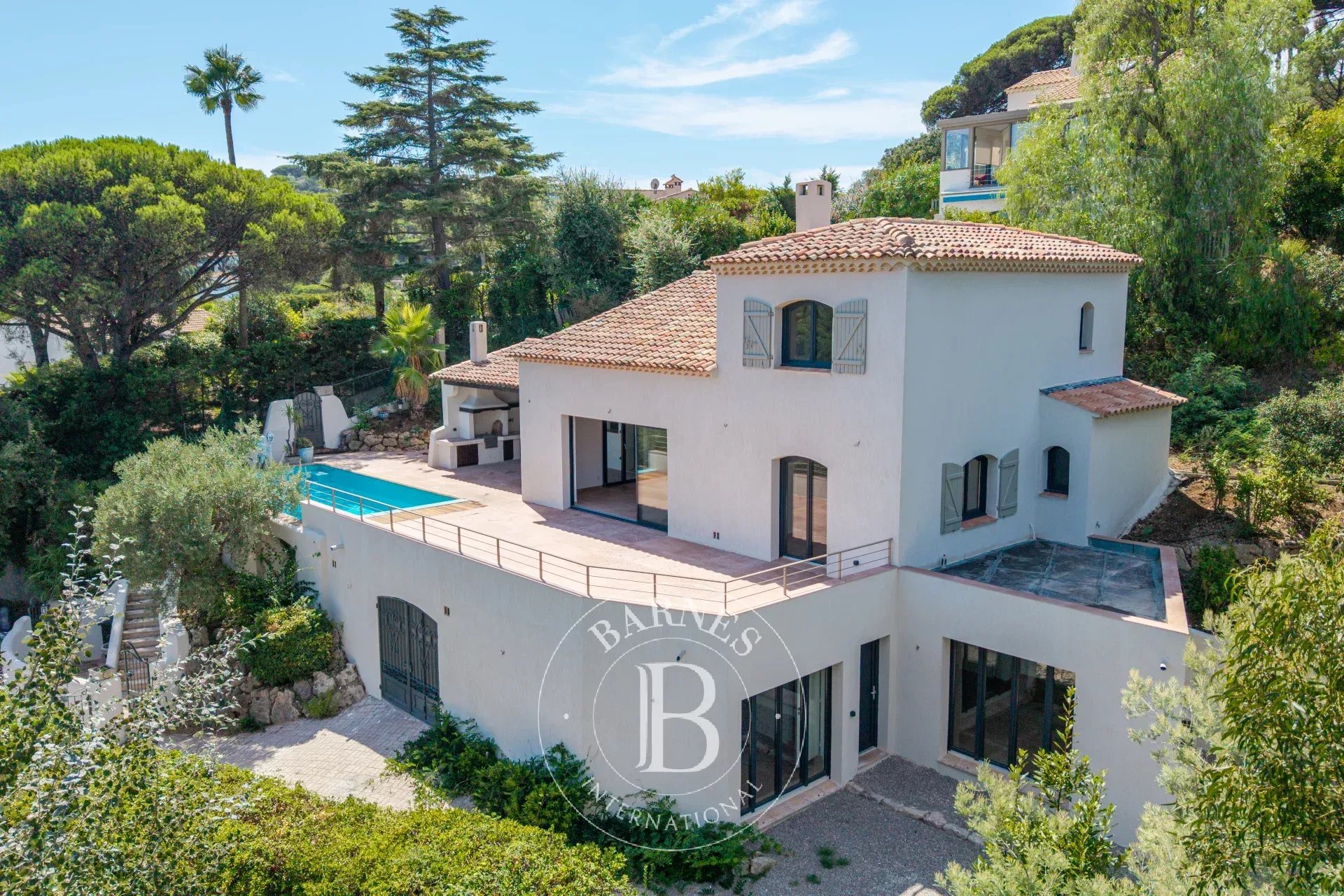 SAINTE-MAXIME - VILLA RÉNOVÉE - STUDIOS - PISCINE