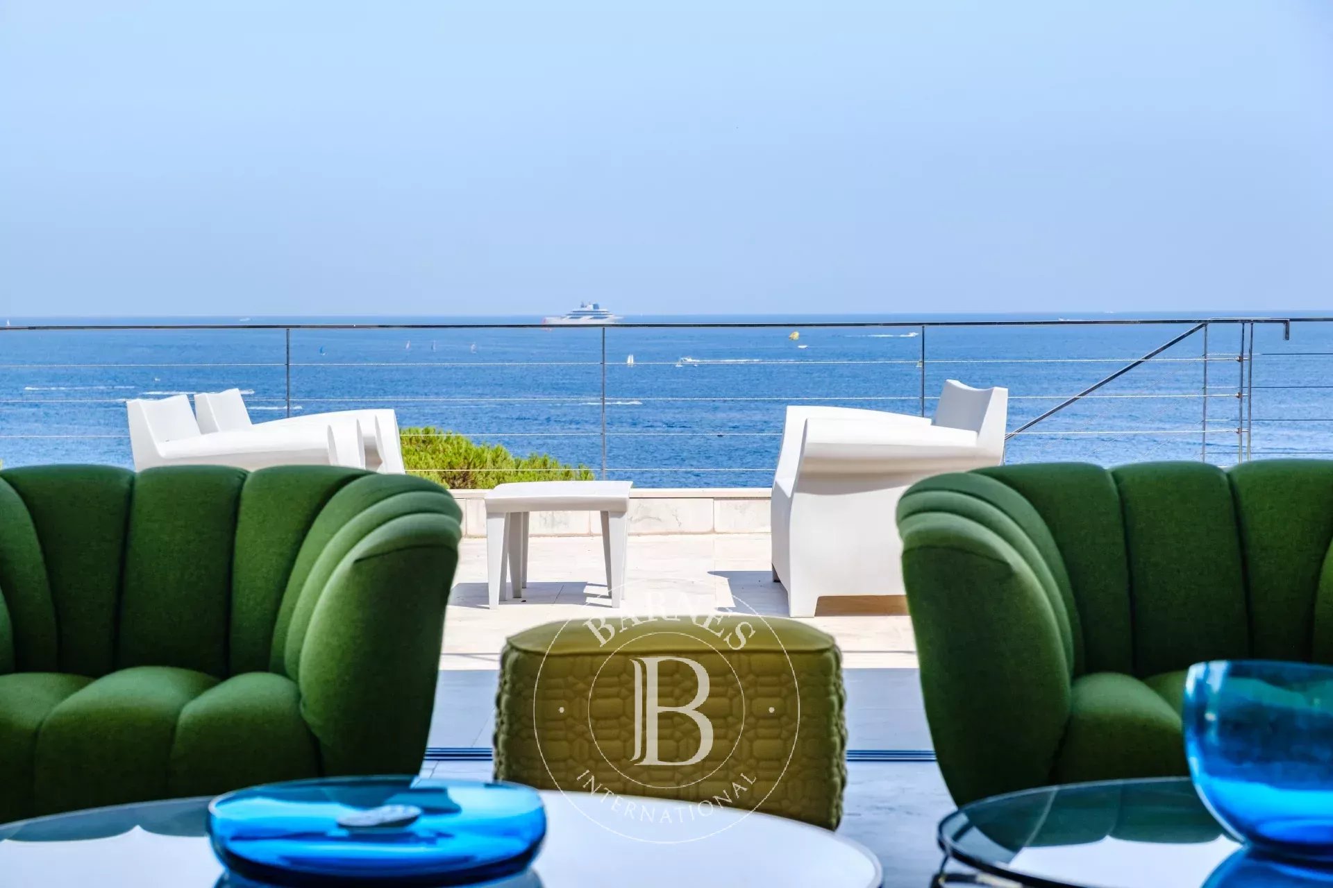 SAINTE-MAXIME  -VILLA MODERNE - VUE MER ET PROCHE PLAGE