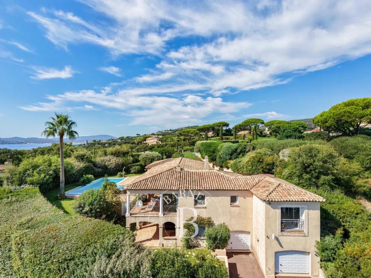 SAINTE-MAXIME - VILLA PROVENÇALE DE PLAIN-PIED - VUE MER - DOMAINE PRIVÉ