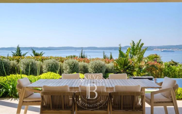 Sainte-Maxime, Proche centre-ville, Villa contemporaine, vue mer panoramique sur le golfe de Saint-Tropez
