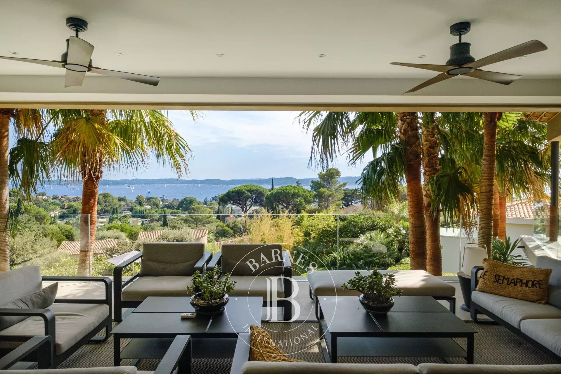 SAINTE-MAXIME - VILLA DE PRESTIGE AVEC VUE MER PANORAMIQUE SUR SAINT-TROPEZ