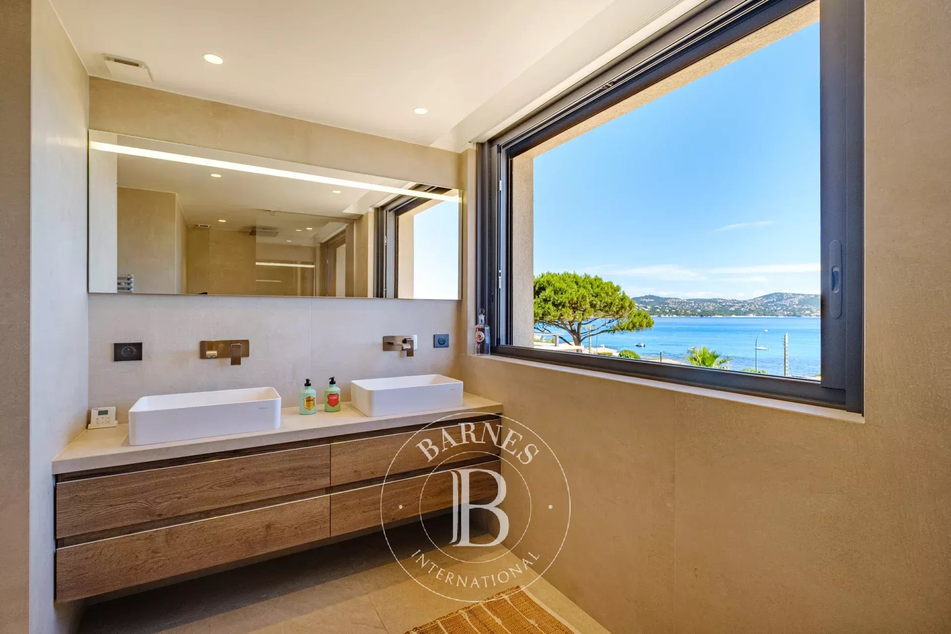 EXCLUSIVITÉ - SAINTE-MAXIME - VILLA  - 5 CHAMBRES - PISCINE - VUE MER