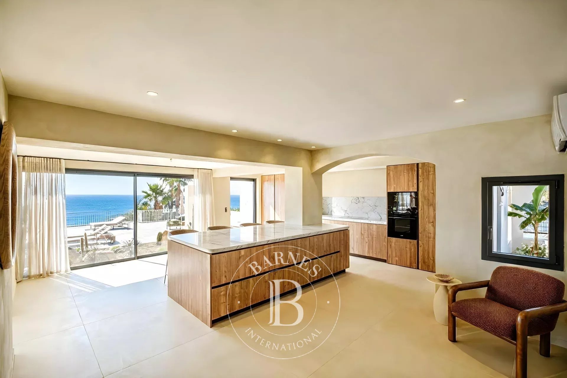 EXCLUSIVITÉ - SAINTE-MAXIME - DOMAINE RÉSIDENTIEL - VILLA VUE MER - PISCINE