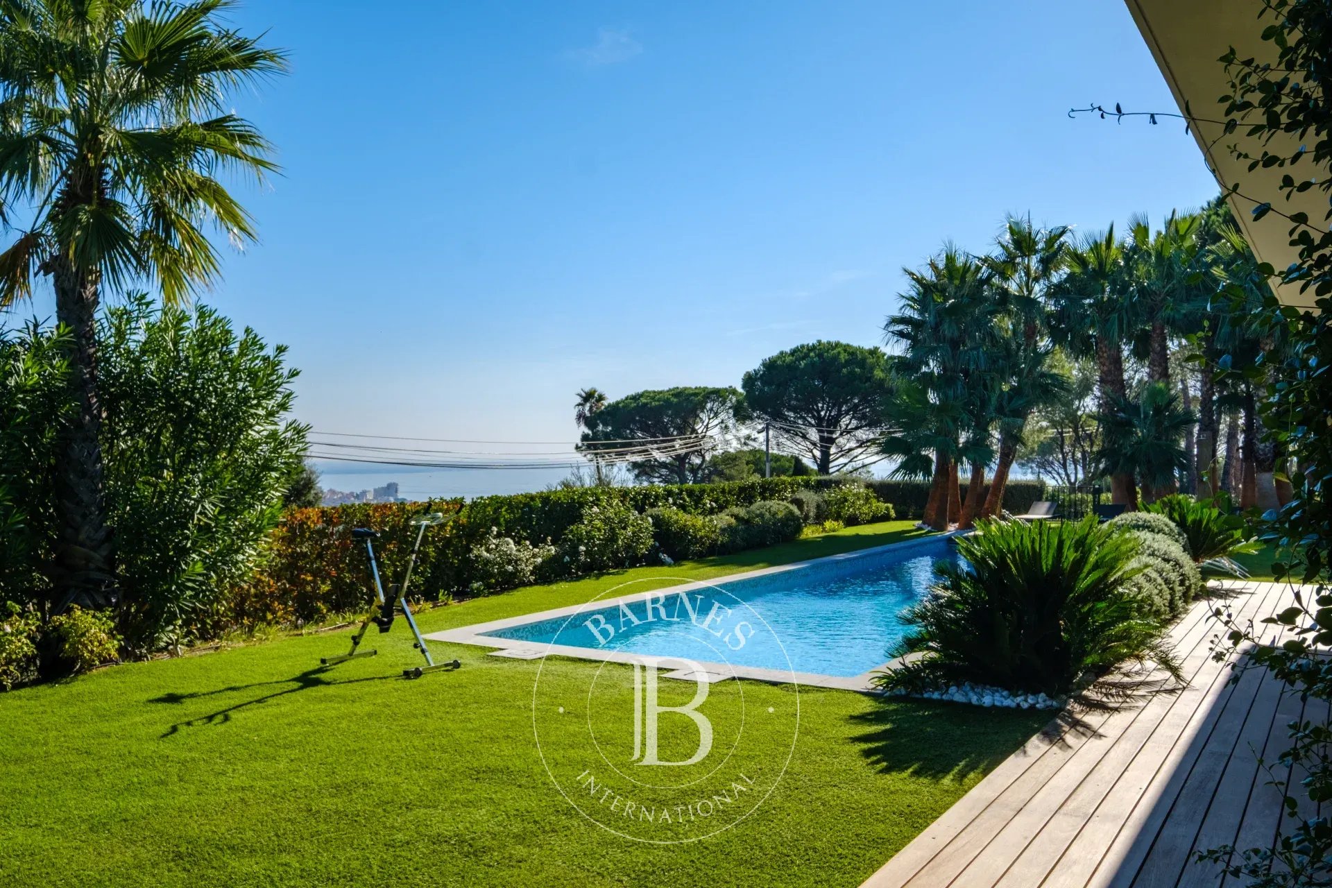 SAINTE-MAXIME | VILLA CONTEMPORAINE AVEC VUE MER | DOMAINE PRIVE |  PISCINE |  GARAGE